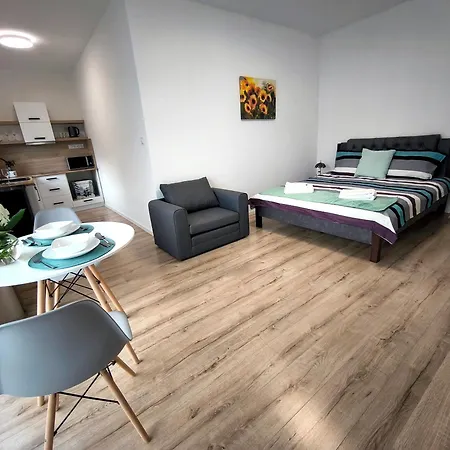 Karpatia S Privatnym Parkovanim 3*