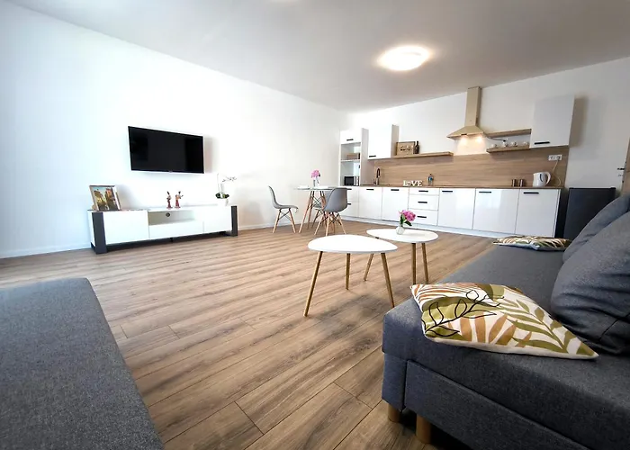 Karpatia S Privatnym Parkovanim 스비드니크